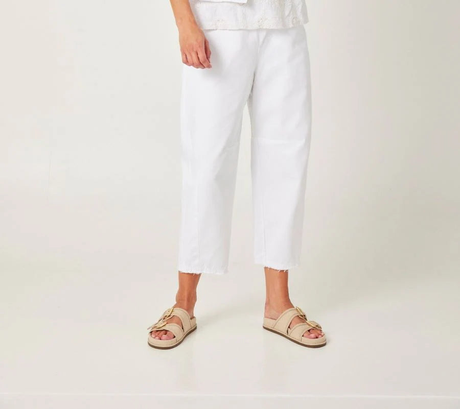 Valia - raw horseshoe pant. White.